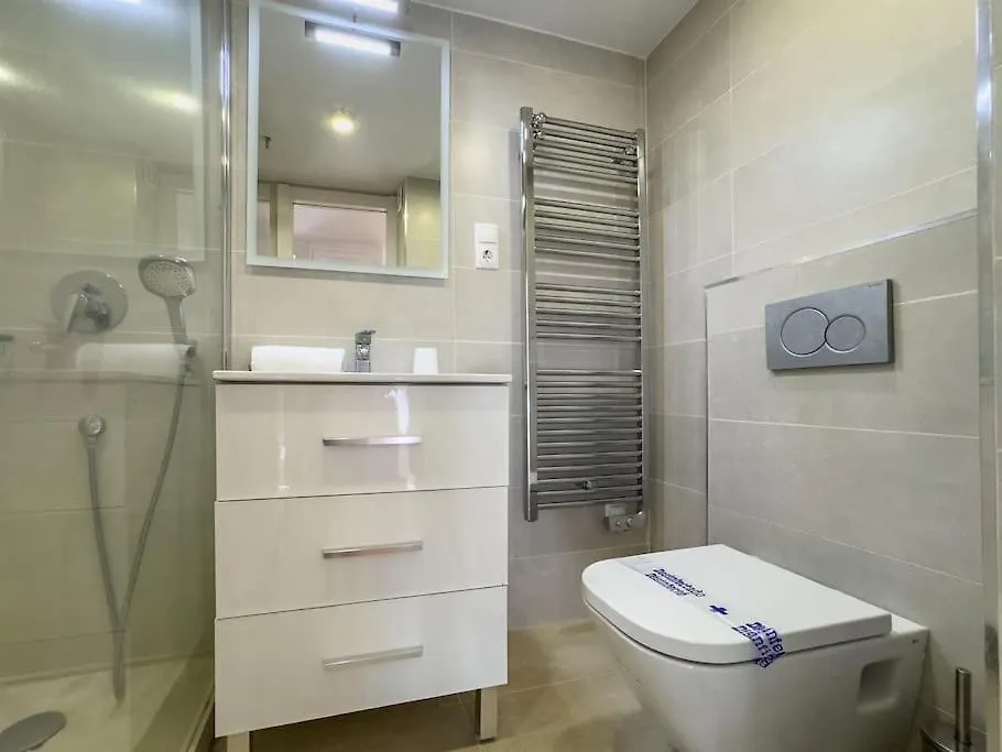 Skol 208A First Line Beach West Facing Duplex Apa Marbella Apartman
